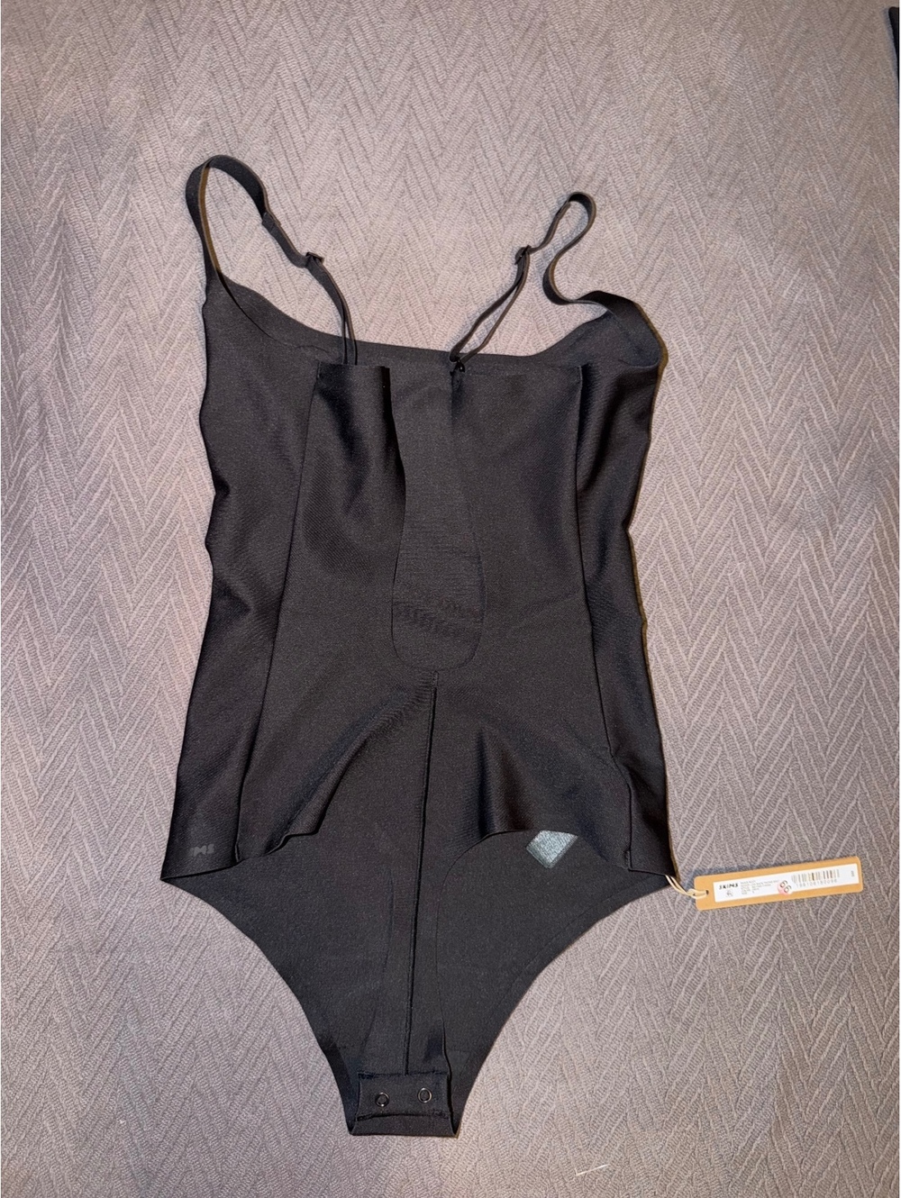 SKIMS Scoop Low Back Thong Bodysuit in Black, Size Small